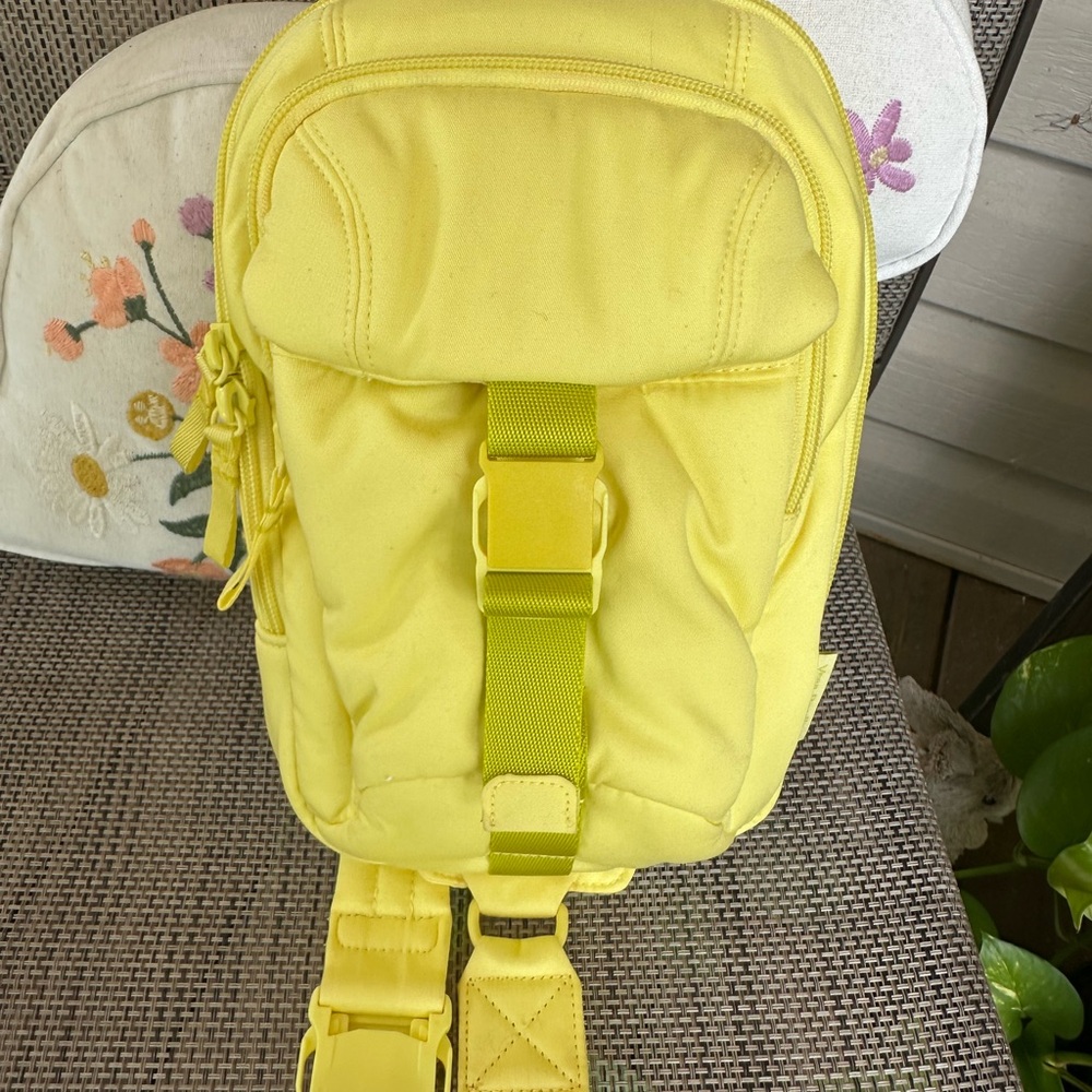 Bright Yellow Vera Bradley Utility Sling Backpack Purse - Picture 5 of 7
